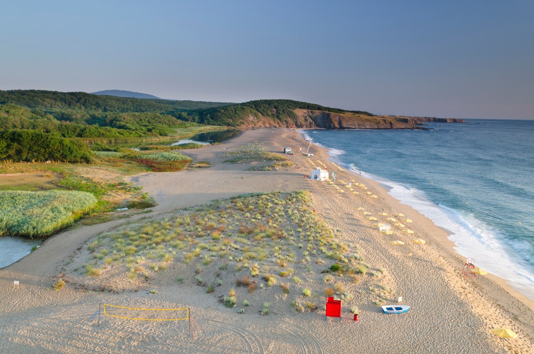 Вид на пляж Синеморец в Болгарии